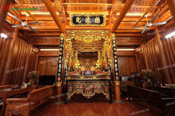 Sắp xếp bàn thờ gia tiên đúng cách giữ gìn hồn cốt nhà gỗ