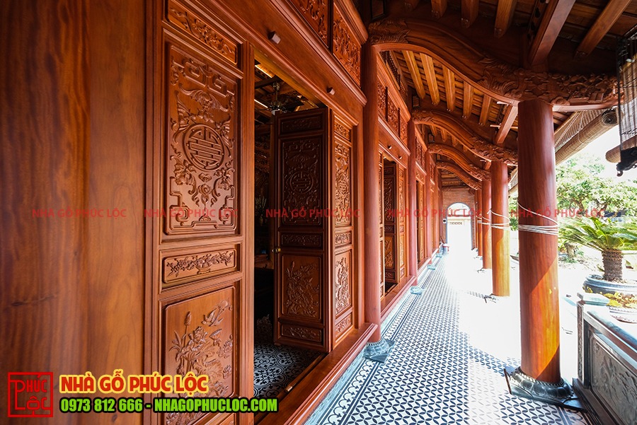 Hiên nhà gỗ 5 gian