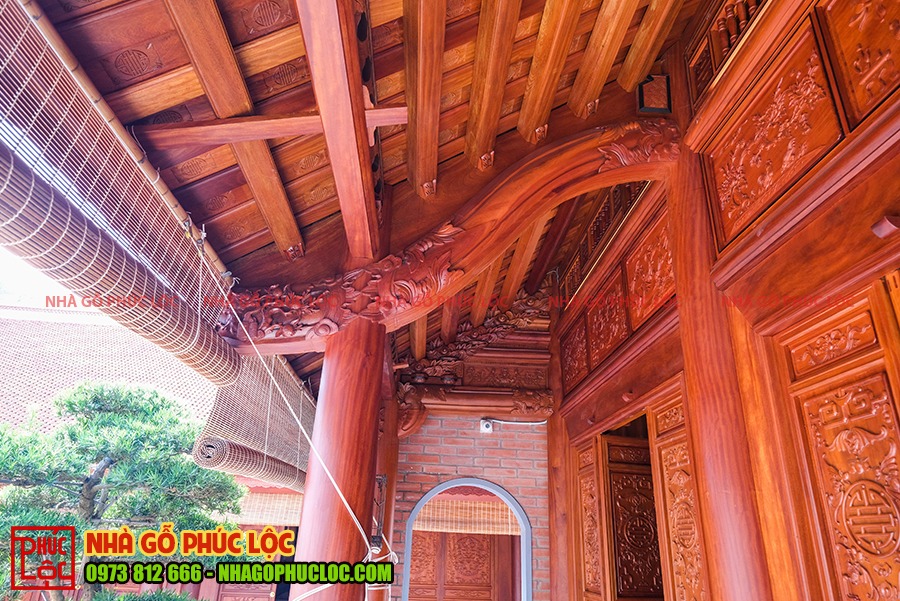 Trên kẻ hiện được đục những hoa văn sinh động