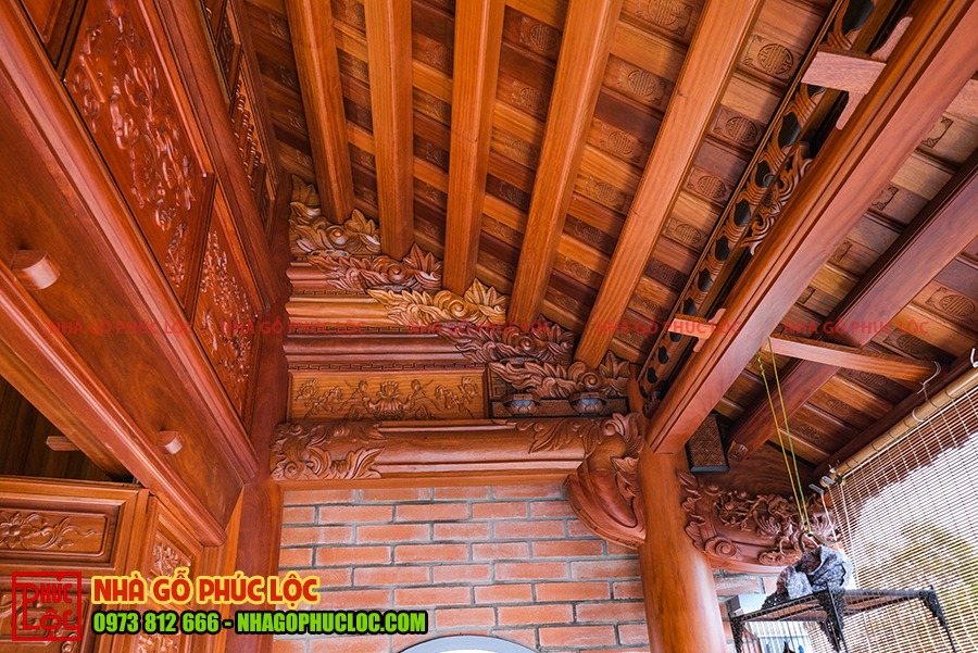 Chồng rường nhà gỗ có chạm trổ hoa văn lá lật