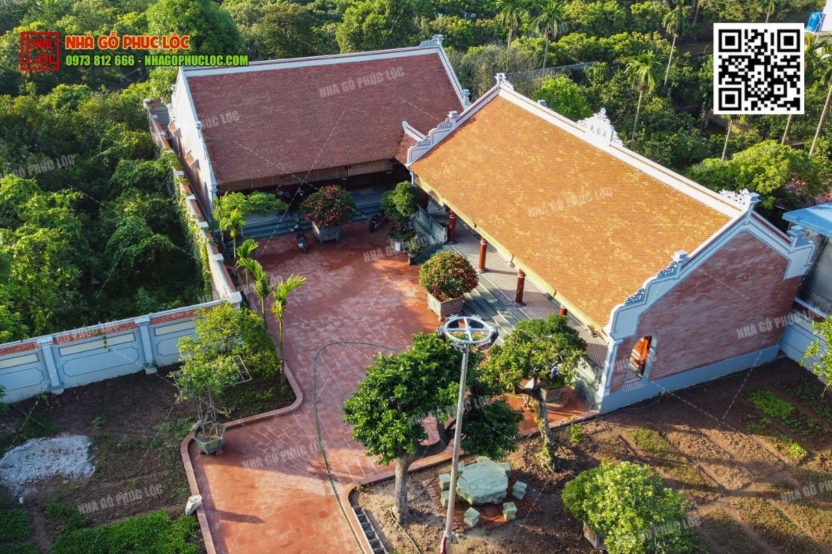 Những ưu điểm của sân gạch đỏ trong nhà gỗ