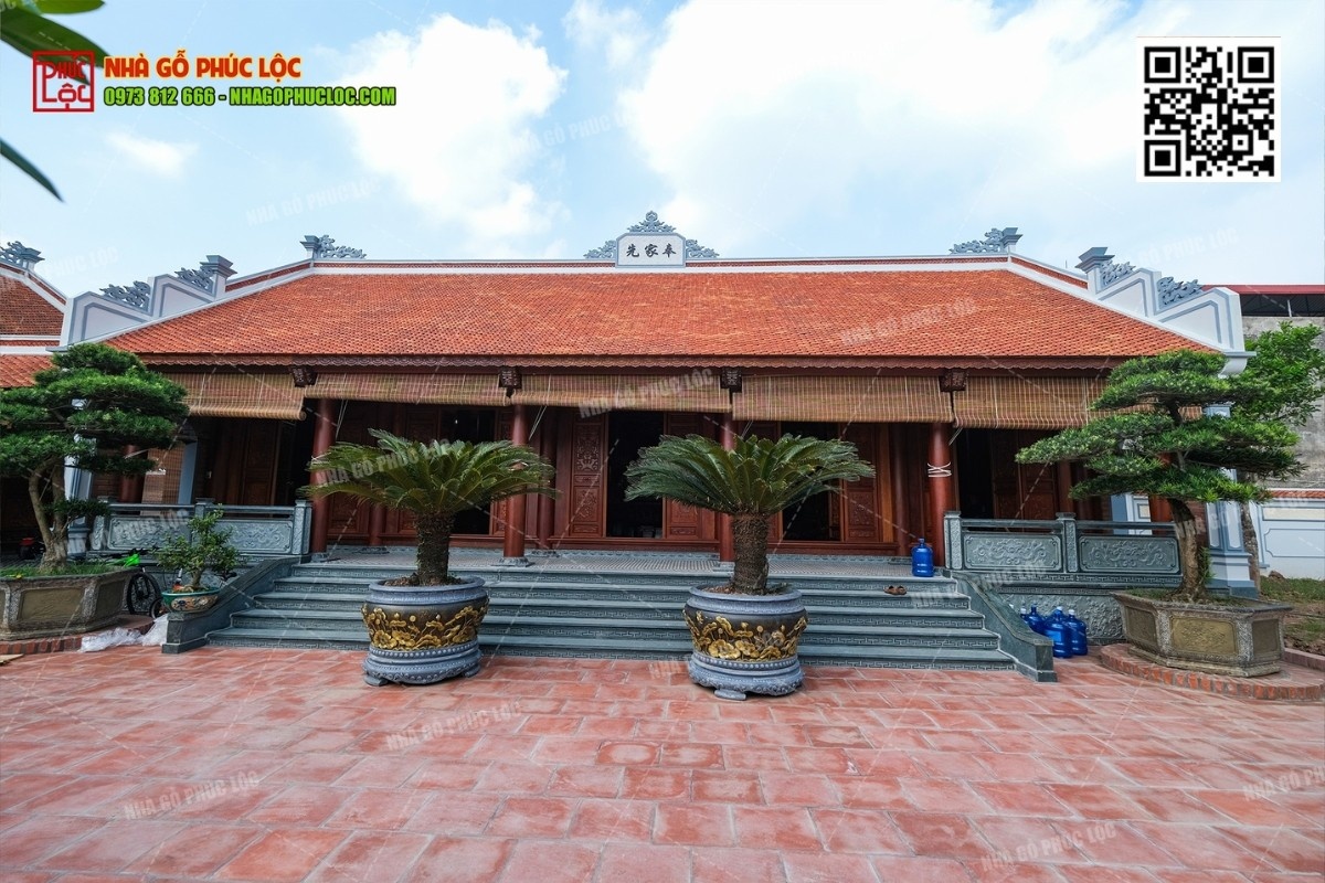 Những ưu điểm của sân gạch đỏ trong nhà gỗ